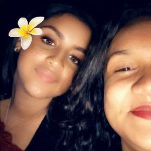 Meet your Posher, Cinthia